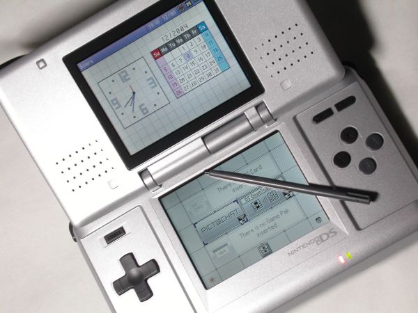 Nintendo DualScreen (DS)