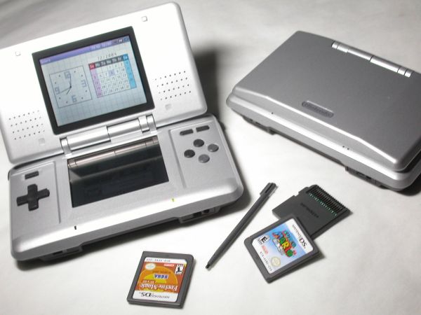 Nintendo DualScreen (DS)